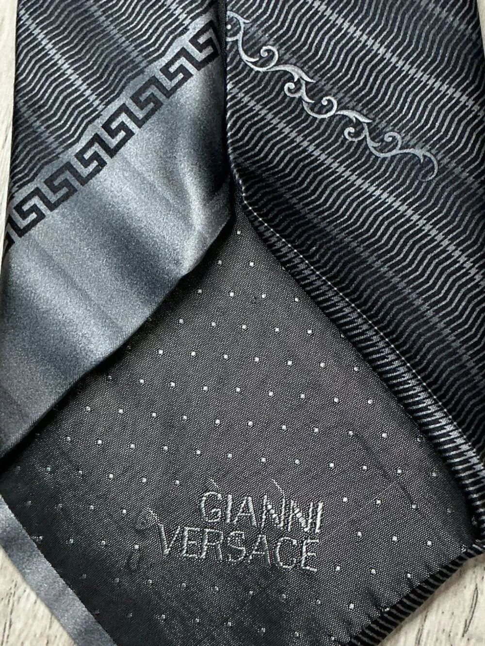Gianni Versace Men’s Silk Tie Gray Black Patterned - Flawed